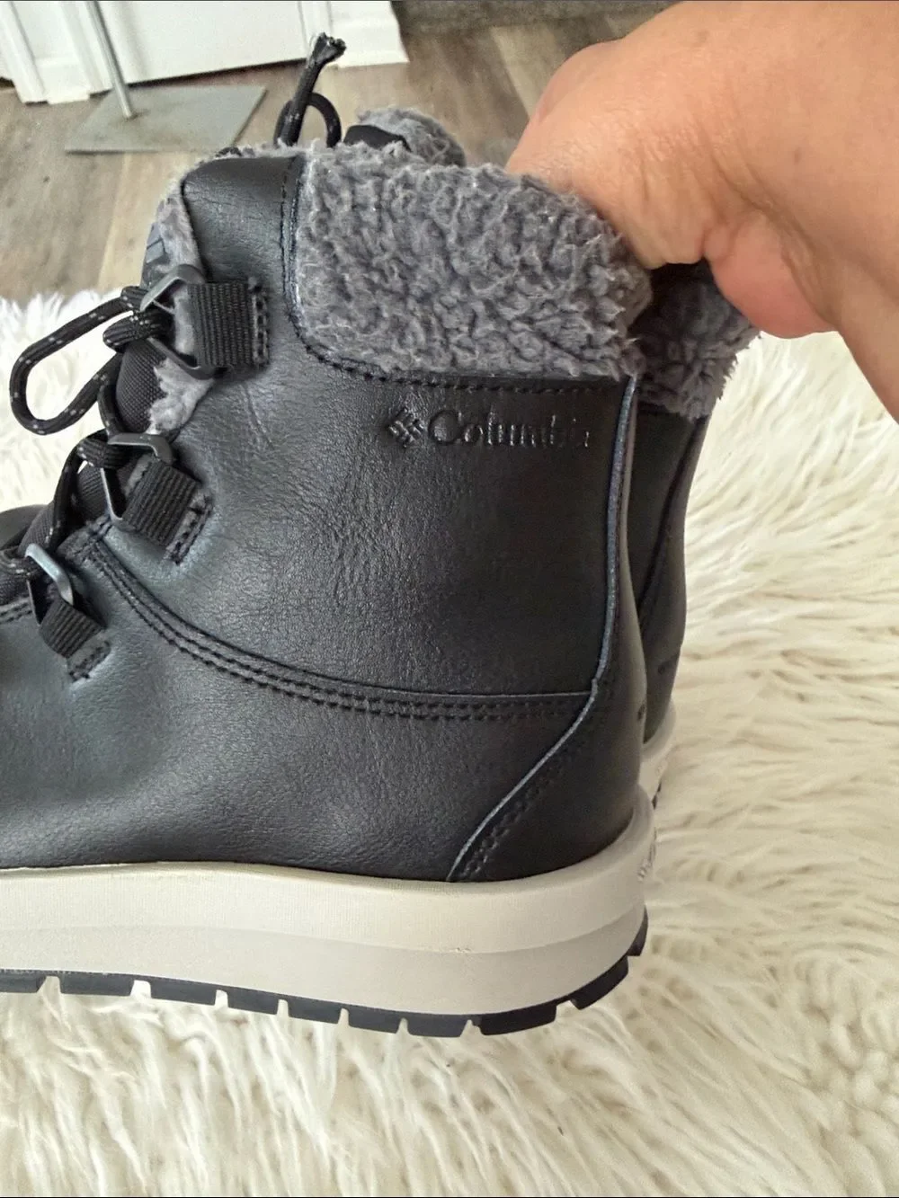 Columbia Kids Black Faux-Fur Lined Snow Boots Size 6